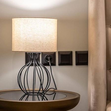 Smaragdi Luxury Jacuzzi Apartment Noho Premium Living Атина Екстериор снимка