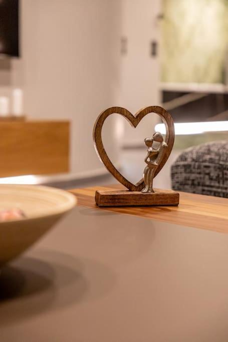 Smaragdi Luxury Jacuzzi Apartment Noho Premium Living Атина Екстериор снимка