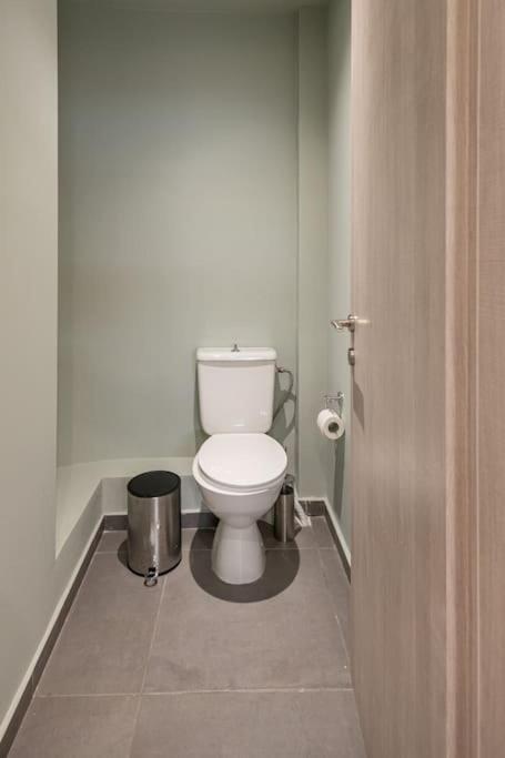 Smaragdi Luxury Jacuzzi Apartment Noho Premium Living Атина Екстериор снимка