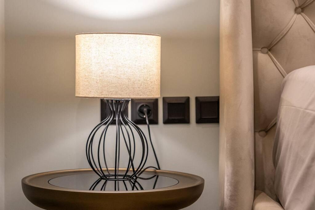 Smaragdi Luxury Jacuzzi Apartment Noho Premium Living Атина Екстериор снимка