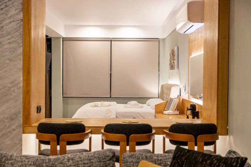 Smaragdi Luxury Jacuzzi Apartment Noho Premium Living Атина Екстериор снимка