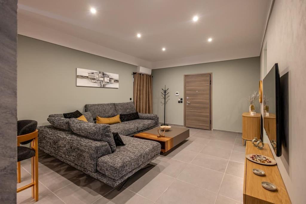Smaragdi Luxury Jacuzzi Apartment Noho Premium Living Атина Екстериор снимка