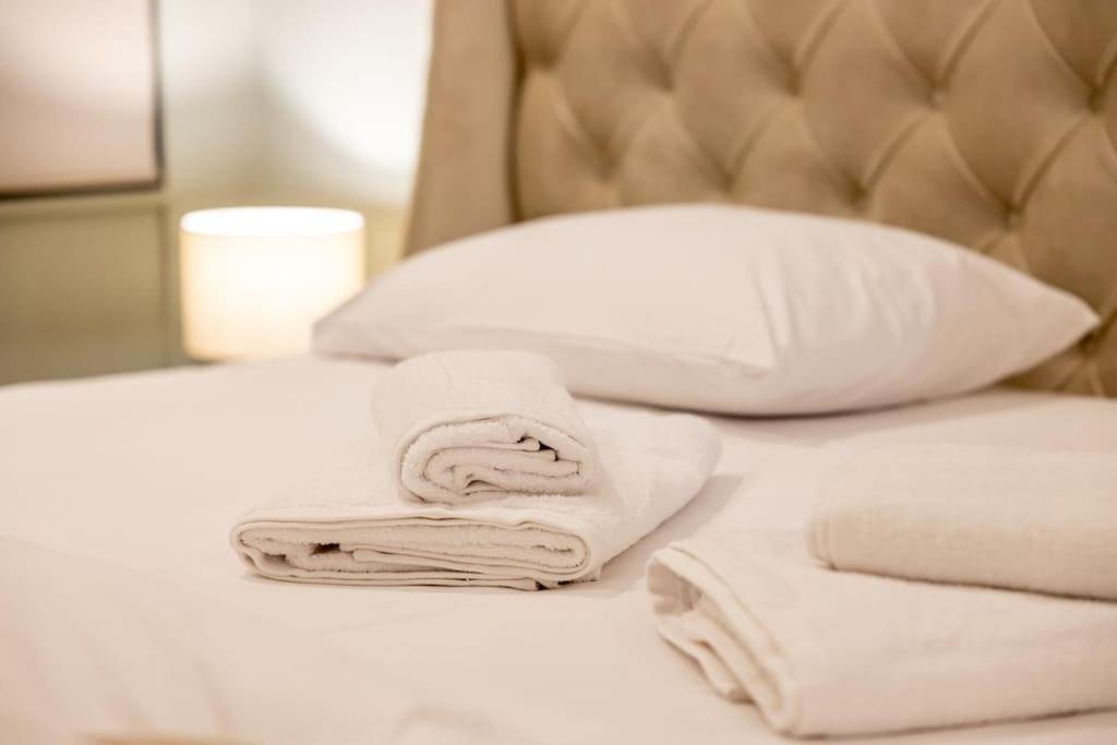 Smaragdi Luxury Jacuzzi Apartment Noho Premium Living Атина Екстериор снимка
