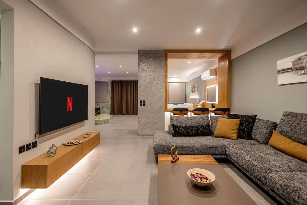 Smaragdi Luxury Jacuzzi Apartment Noho Premium Living Атина Екстериор снимка