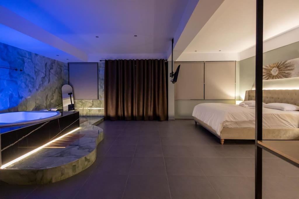 Smaragdi Luxury Jacuzzi Apartment Noho Premium Living Атина Екстериор снимка
