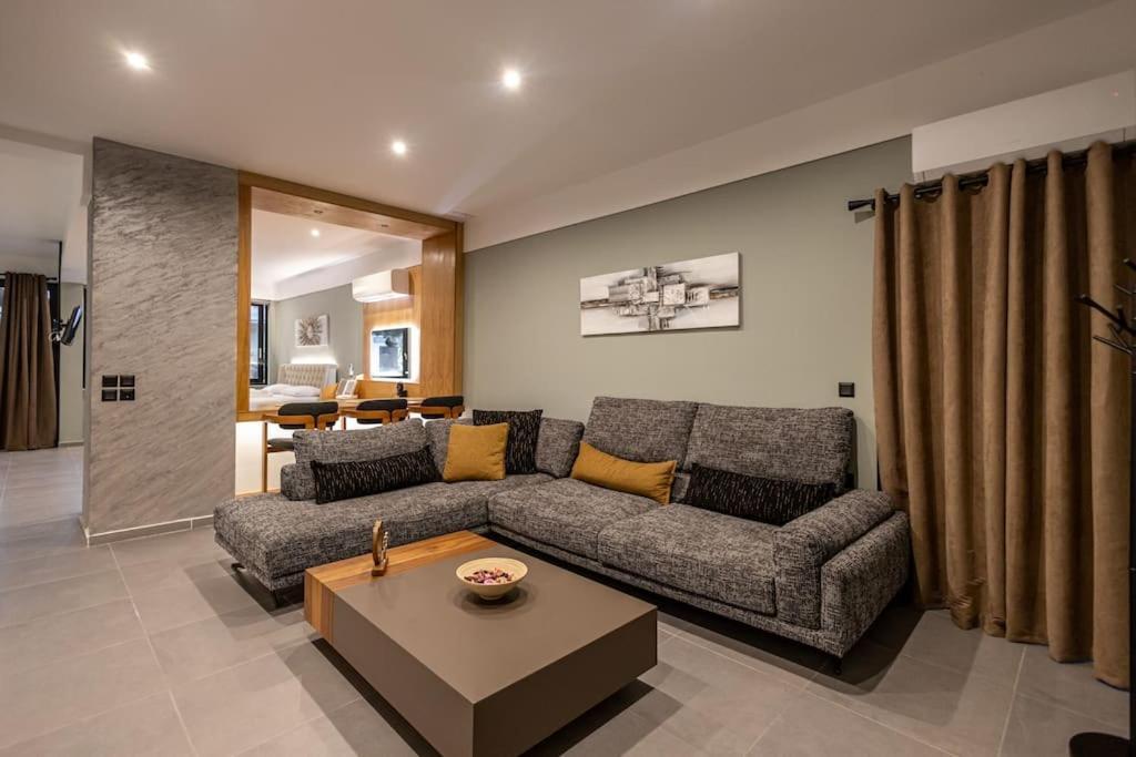 Smaragdi Luxury Jacuzzi Apartment Noho Premium Living Атина Екстериор снимка