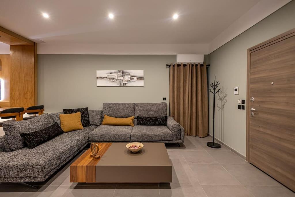 Smaragdi Luxury Jacuzzi Apartment Noho Premium Living Атина Екстериор снимка