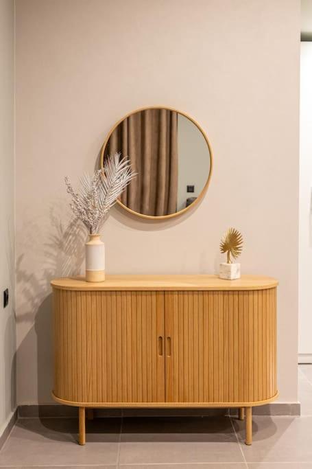 Smaragdi Luxury Jacuzzi Apartment Noho Premium Living Атина Екстериор снимка