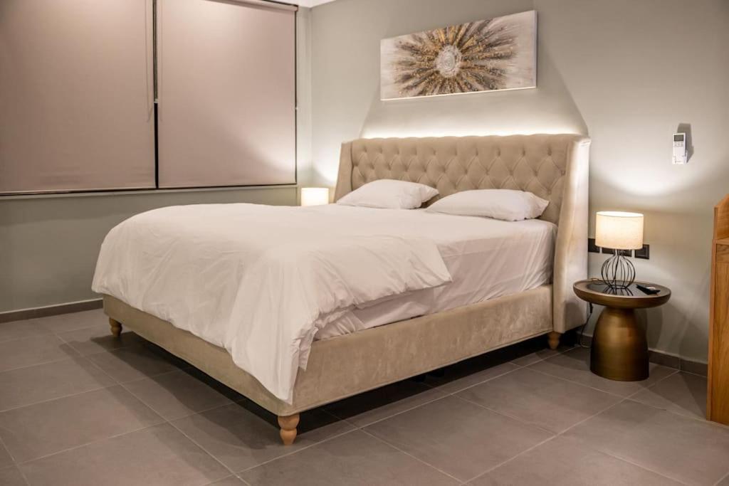 Smaragdi Luxury Jacuzzi Apartment Noho Premium Living Атина Екстериор снимка