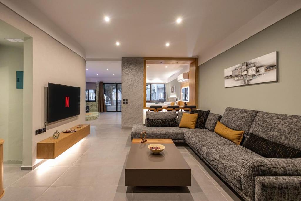 Smaragdi Luxury Jacuzzi Apartment Noho Premium Living Атина Екстериор снимка